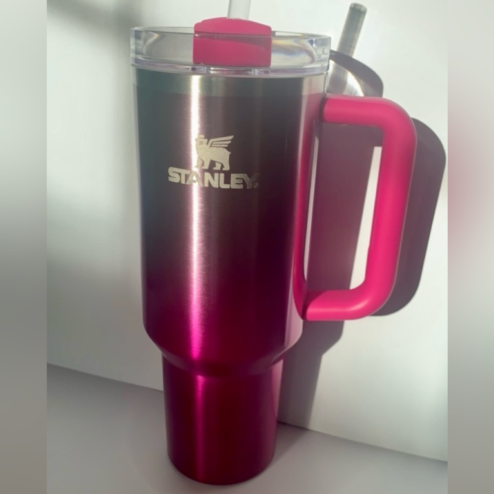 40 oz Stanley Camelia Pink gradient